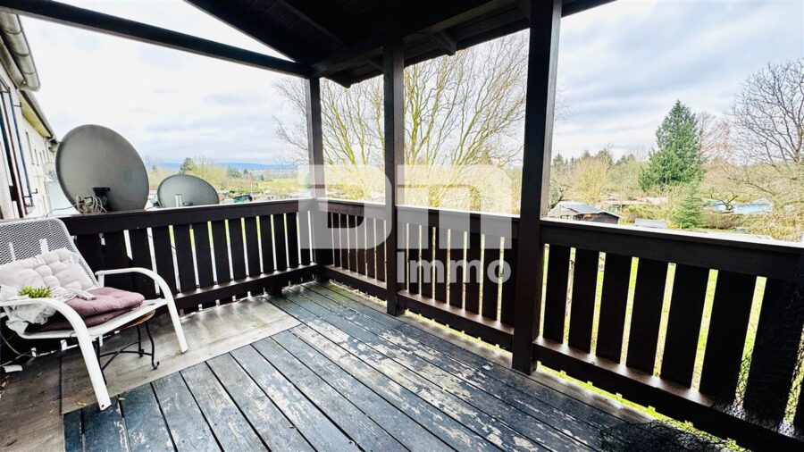 Schönes Ein- bis Zweifamilienhaus mit Gartenbereich, Terrasse + Balkon und Doppelgarage - OG Balkon / Panoramablick
